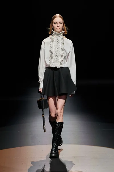 Look 12